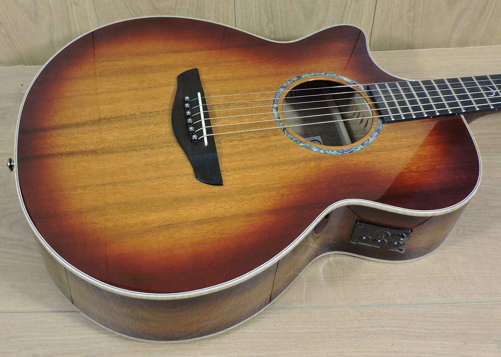 Faith Venus Blood Moon FNCEBMBL Left Handed - Image 4